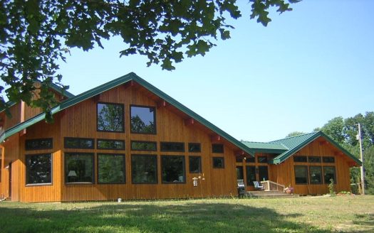 Tennessee Home – Country Living with Amenities
